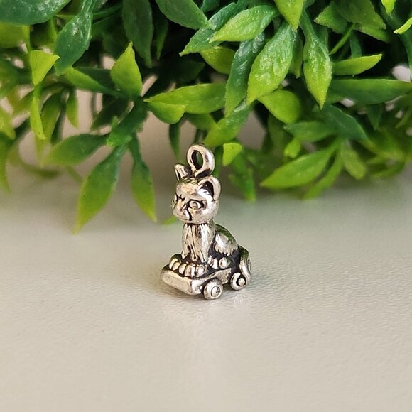 925 Sterling Silver Cat on a Cart Charm - Picture 2 of 5